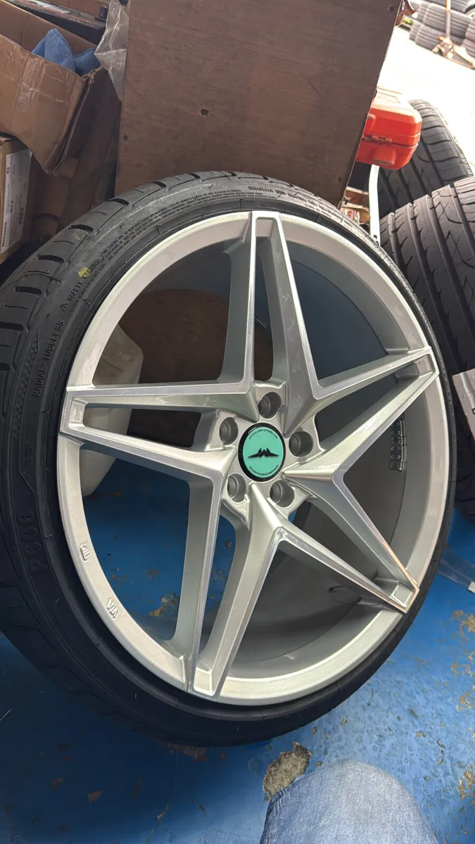 Upgrade coloured centre caps