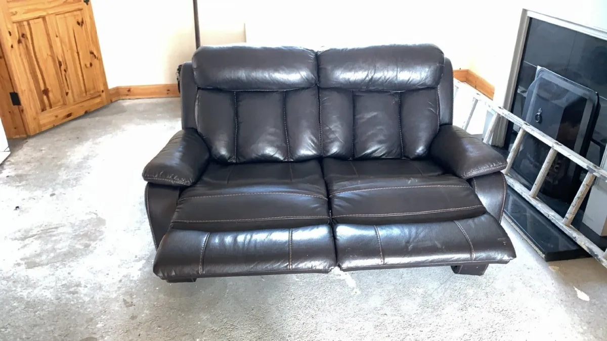 2 seater leather recliner - Image 2