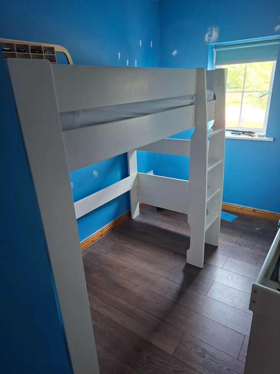 Bedroom furniture - Image 1