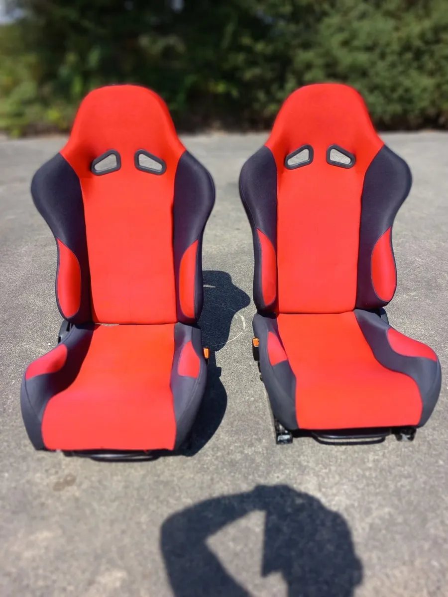 Volkswagen Transporter seats and alloys - Image 1