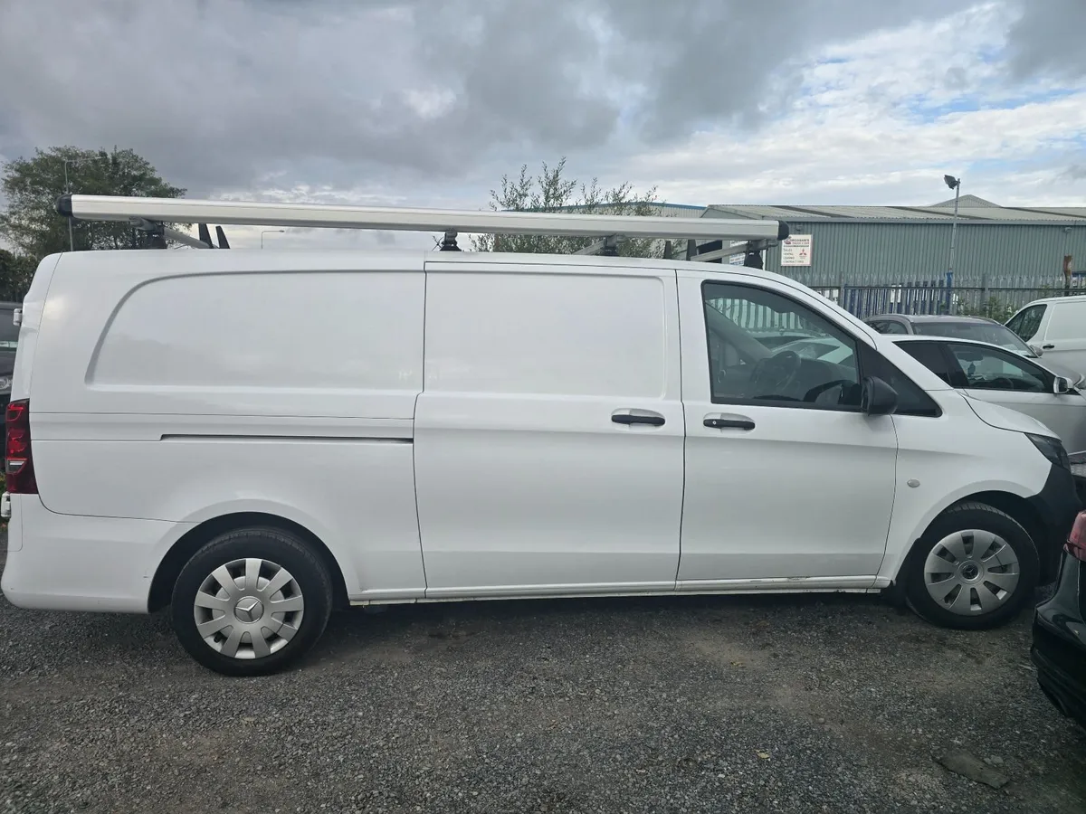Rhino Roof Bars + 3m Lockable Pipe Carrier – W447 - Image 4