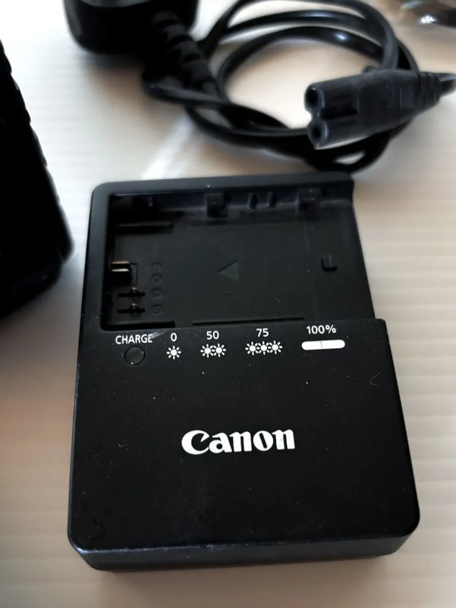 Price Drop!! Canon EOS 5D Mark II (Low Shutter Count 31k)  Excellent Condition - Image 4