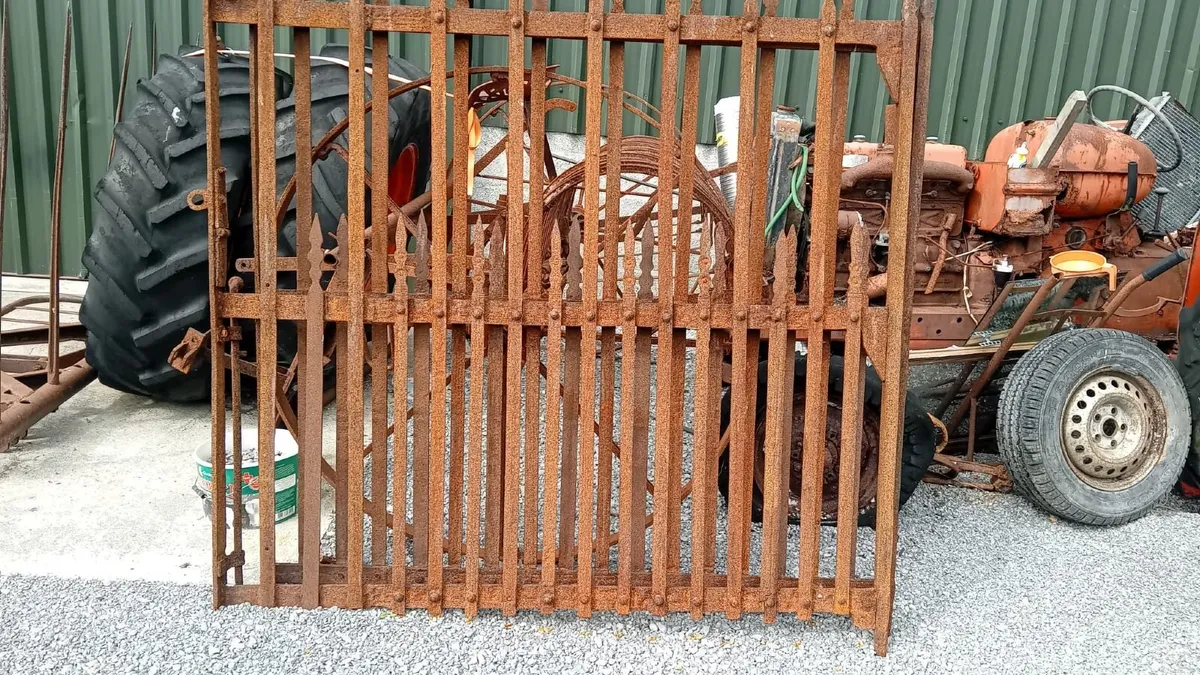 Spreader Chassis & Pair of Gates - Image 3