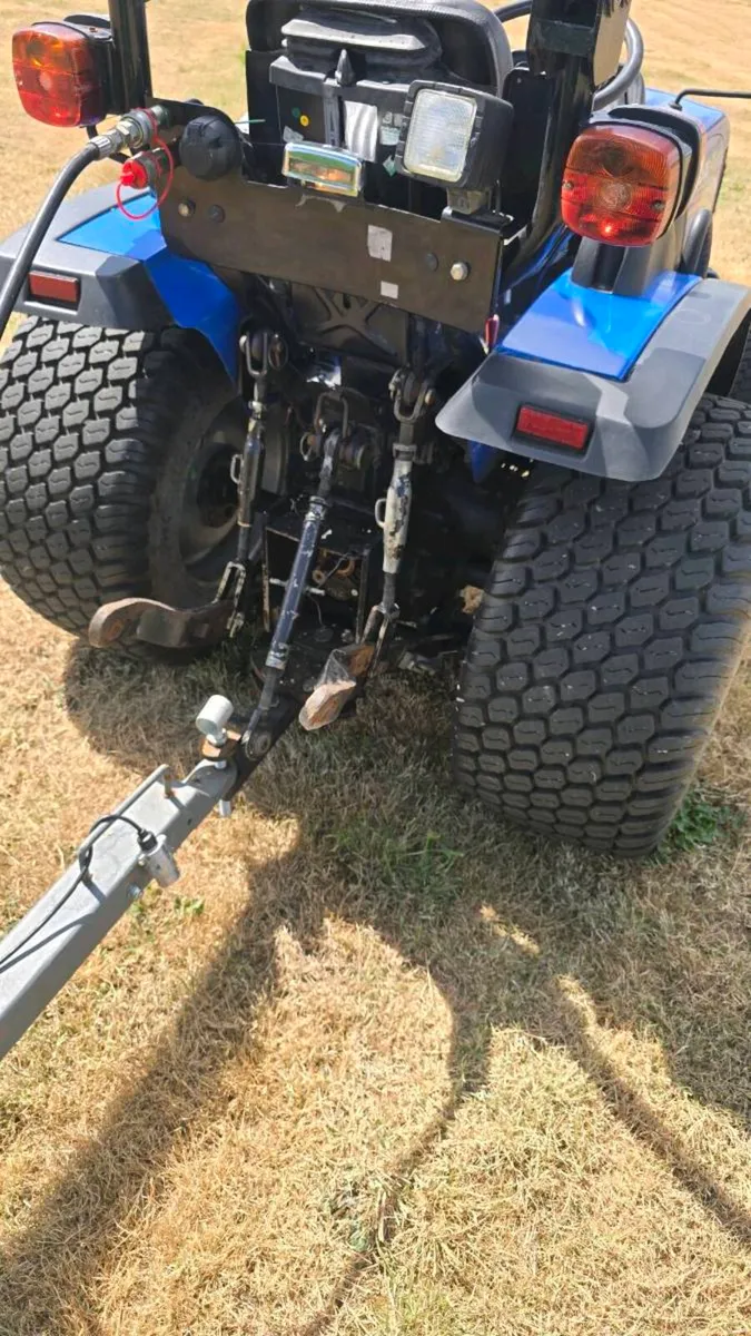 4x4 compact tractor - Image 4