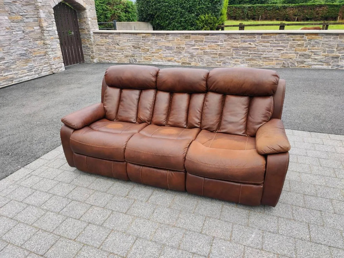 Leather couch - Image 1