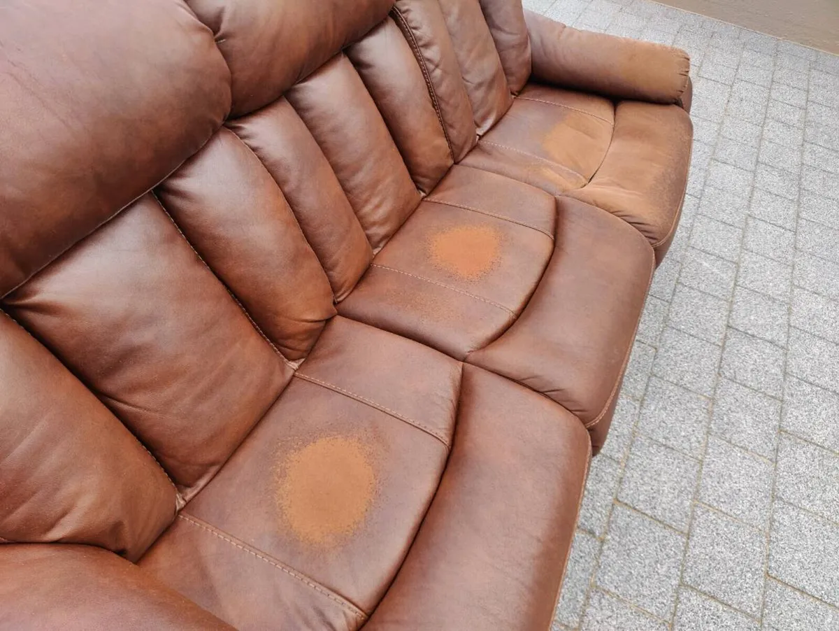 Leather couch - Image 3