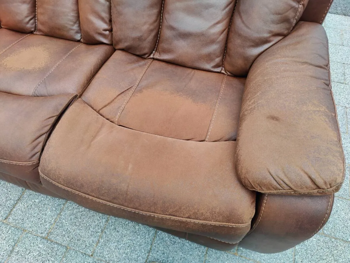 Leather couch - Image 4