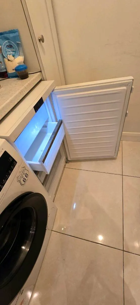 Fridge Freezer UnderCounter like new Under waranty - Image 4