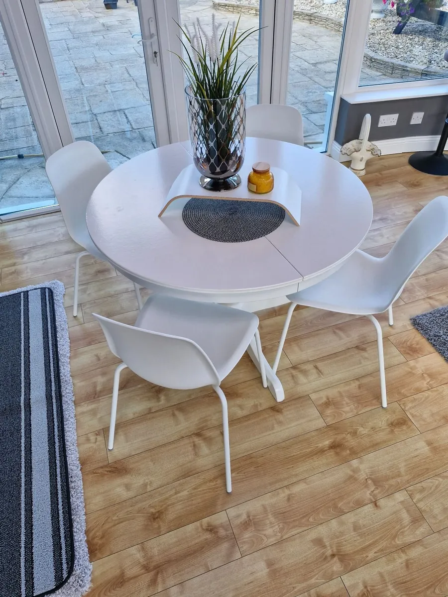 White Table and 4 Chairs - Image 1
