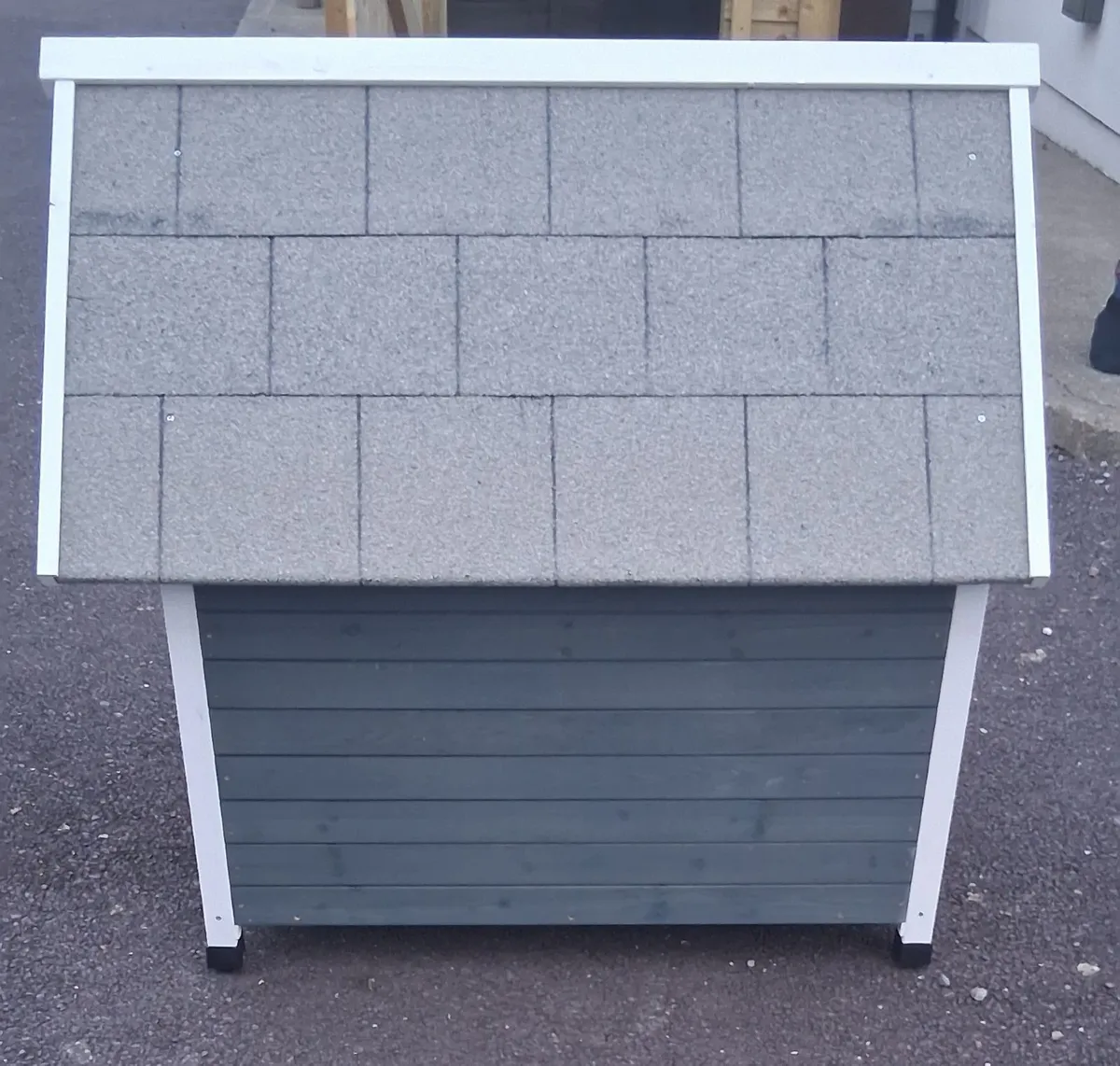 Dog house - Image 1