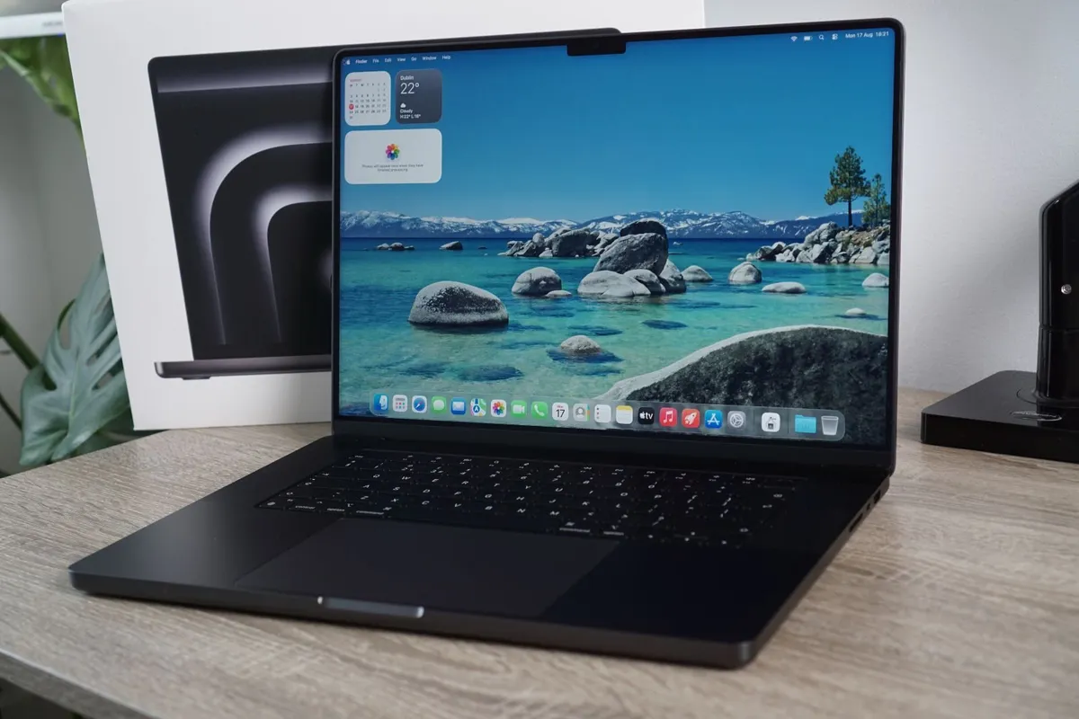 MacBook Pro 16" 2023 M3 Pro | 18GB | 512GB | 100% - Image 1