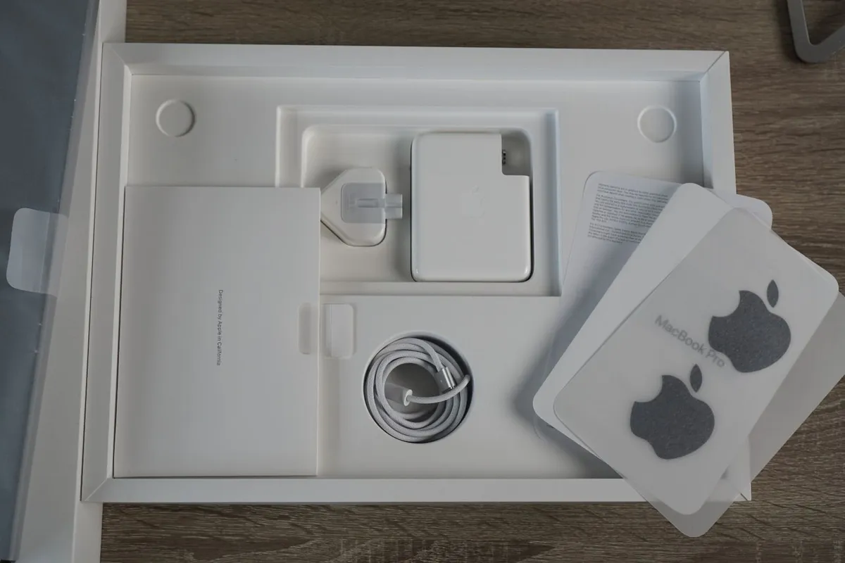 MacBook Pro 16" 2023 M3 Pro | 18GB | 512GB | 100% - Image 2