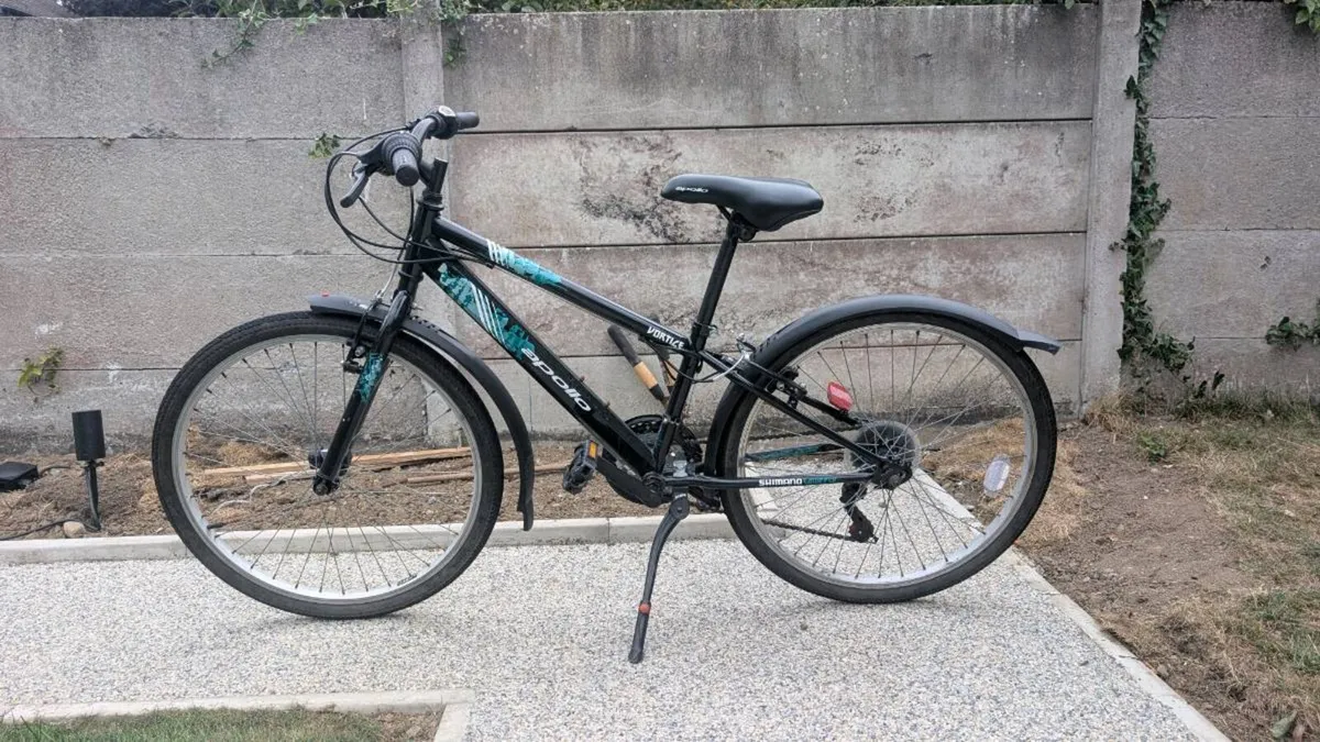 Apollo Vortice 24” Junior Hybrid Bike – Shimano 18 - Image 1