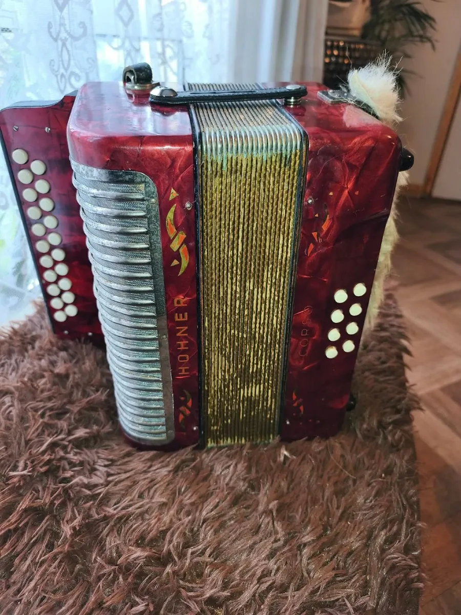Vintage Hohner Corso 2-Row Accordion – Tuned to B/ - Image 1