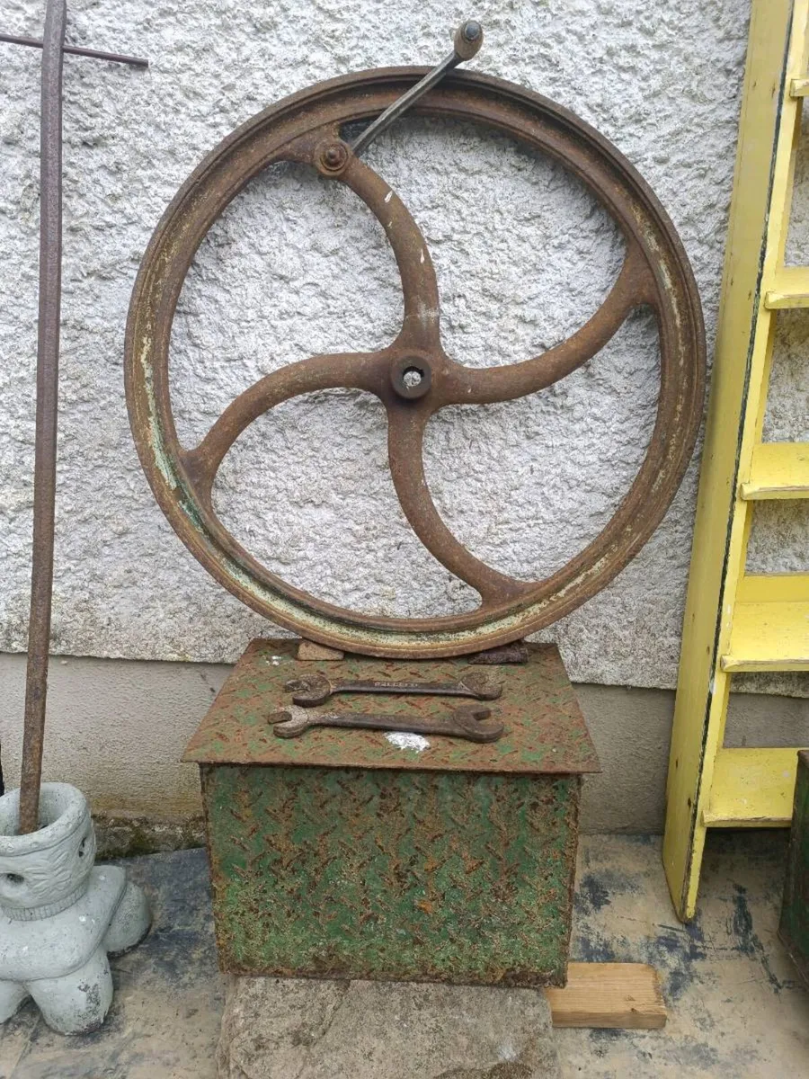 Antique Wheel - Image 1