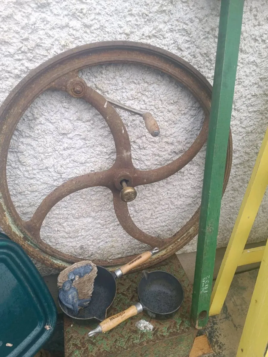 Antique Wheel - Image 4