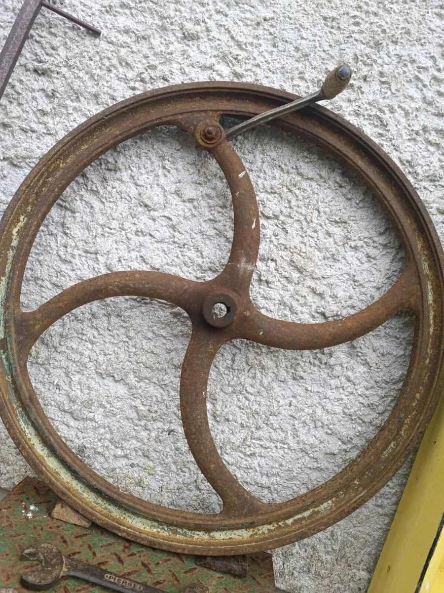 Antique Wheel - Image 2
