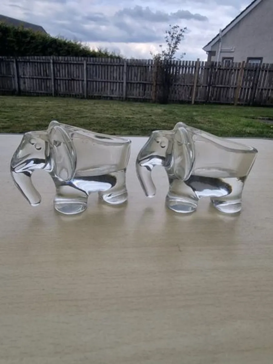 Vintage crystal elephant from Art Vannes - Image 1