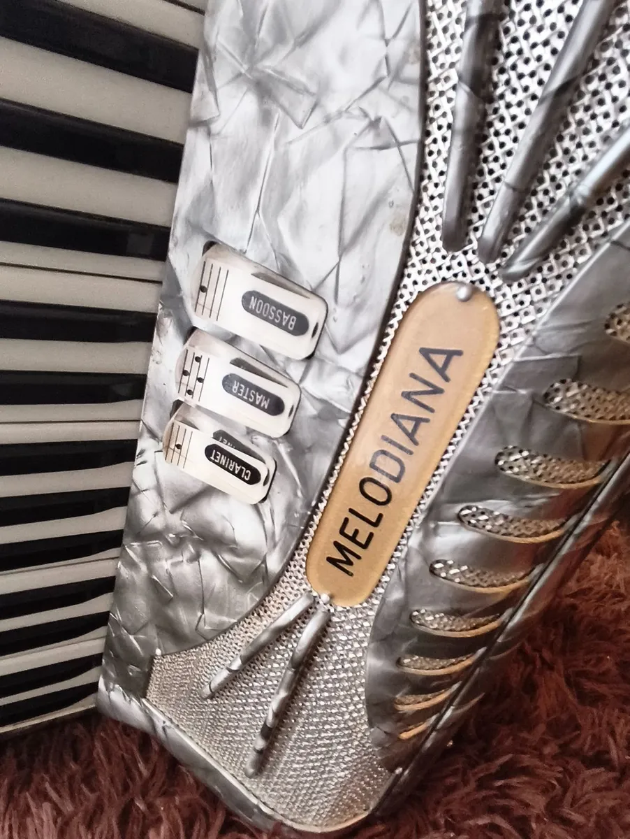 Vintage Melodiana 120-Bass Piano Accordion – Made - Image 4
