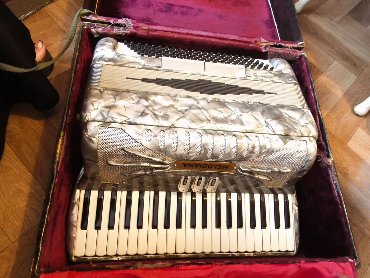 Vintage Melodiana 120-Bass Piano Accordion – Made - Image 3