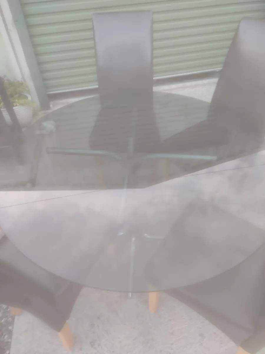 Kitchen Table and 4 Chairs - Image 2