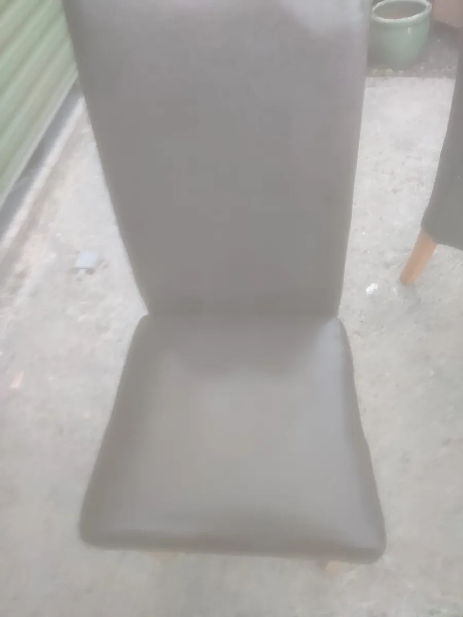 Kitchen Table and 4 Chairs - Image 3