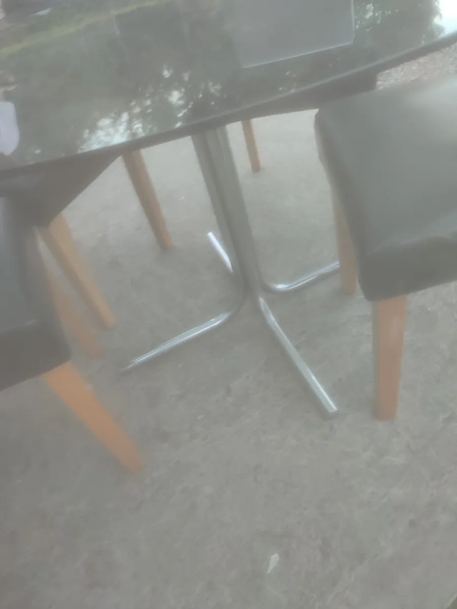 Kitchen Table and 4 Chairs - Image 4