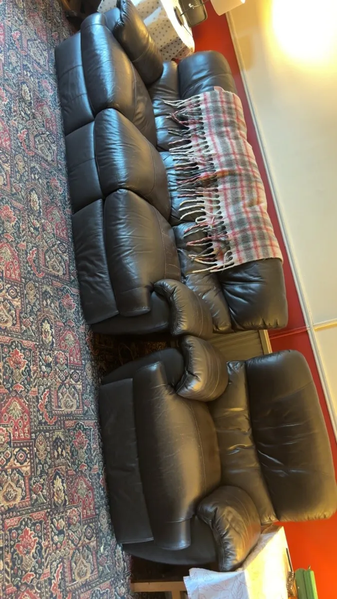Reclining couch and arm chairs - Image 1