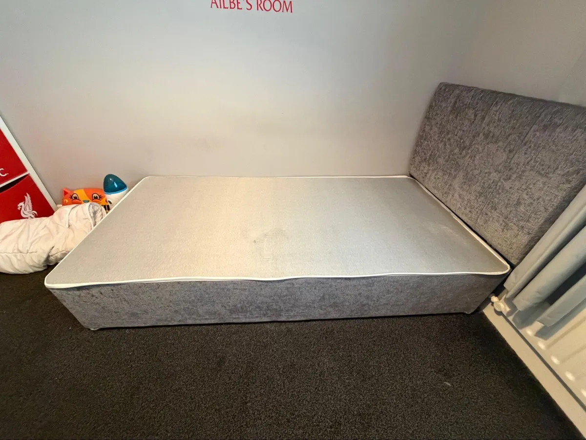 Single bed - Image 2