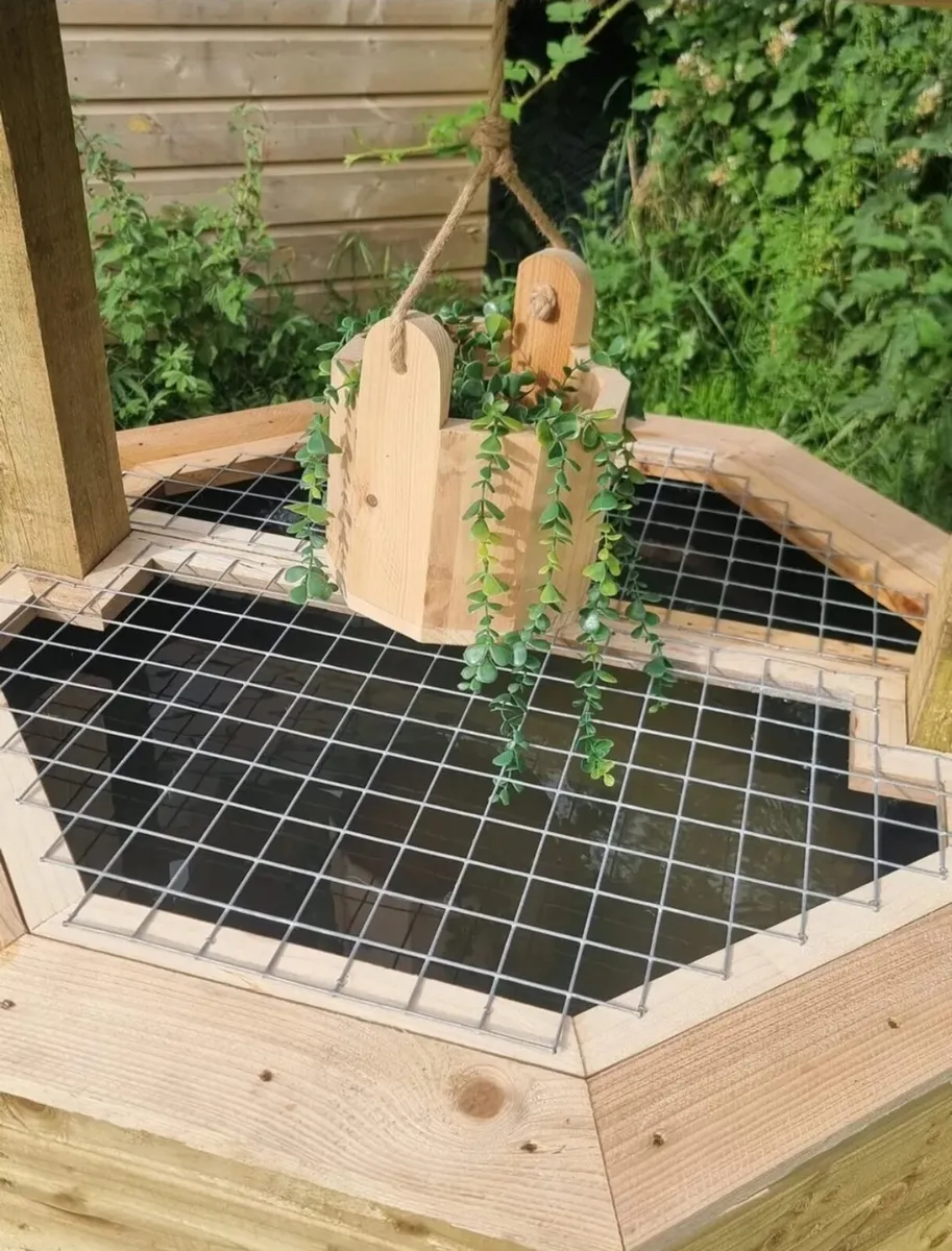 Handbuilt wooden wishing well - Image 2