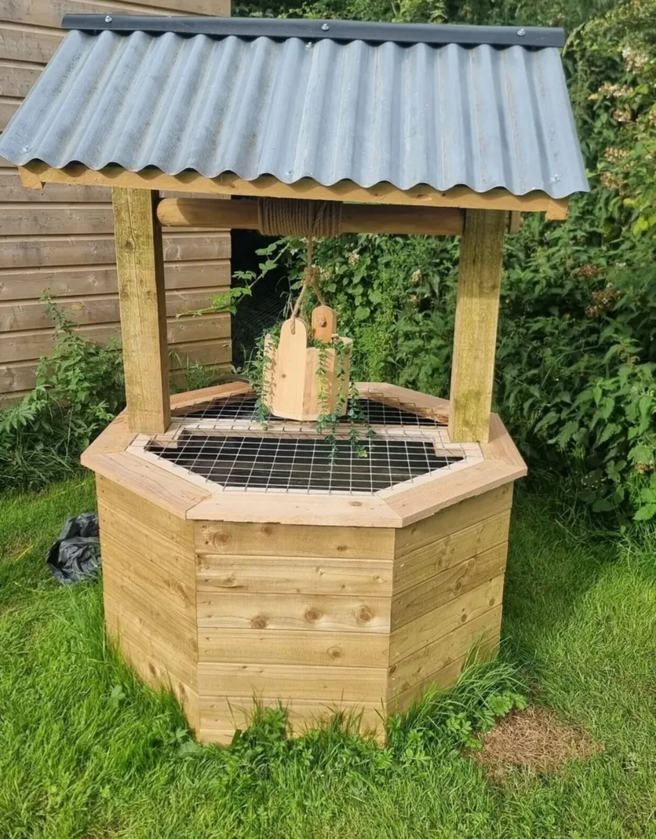 Handbuilt wooden wishing well - Image 4