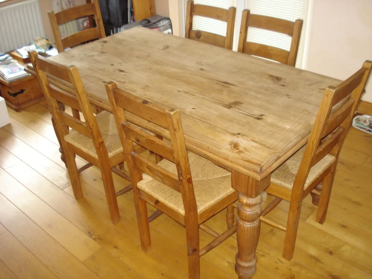 LARGE RUSTIC MEXICAN PINE TABLE & 6 CHAIRS. - Image 2
