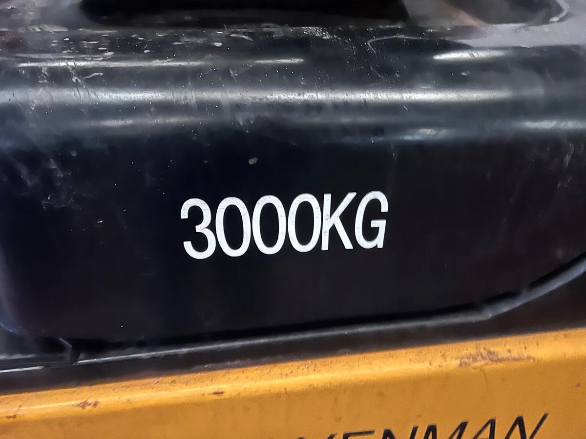 3 ton forklift - Image 4