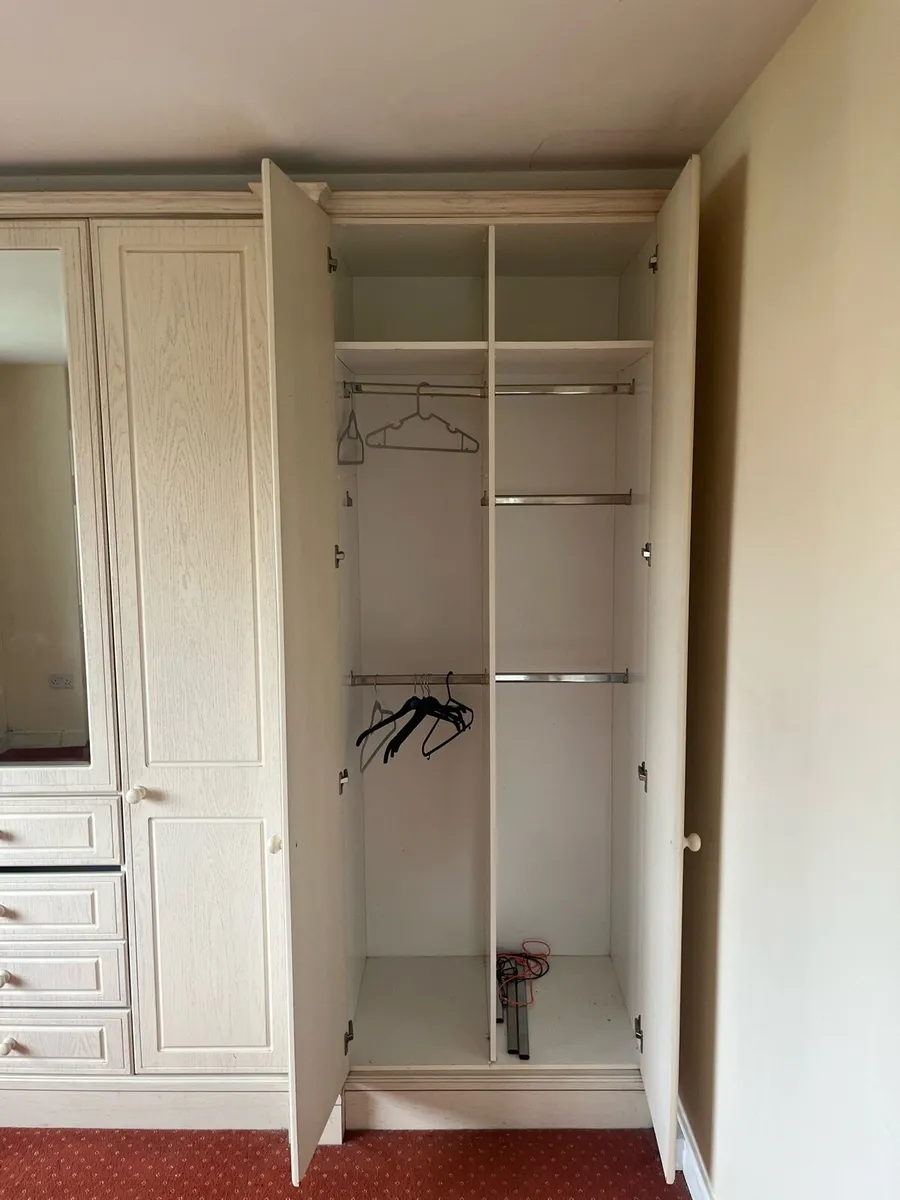 Fitted Wardrobe - Image 3