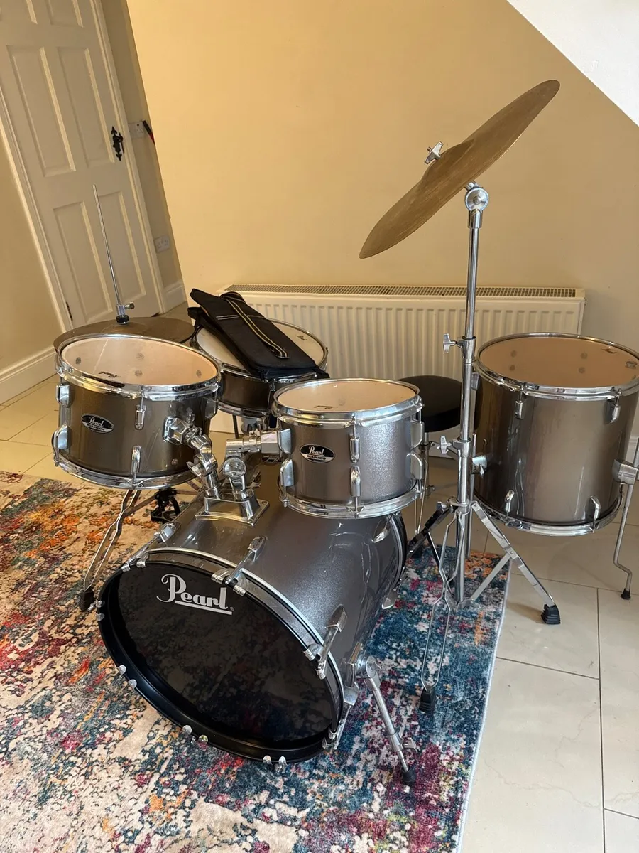 Pearl Roadshow 5-Piece Drum Kit - Image 1