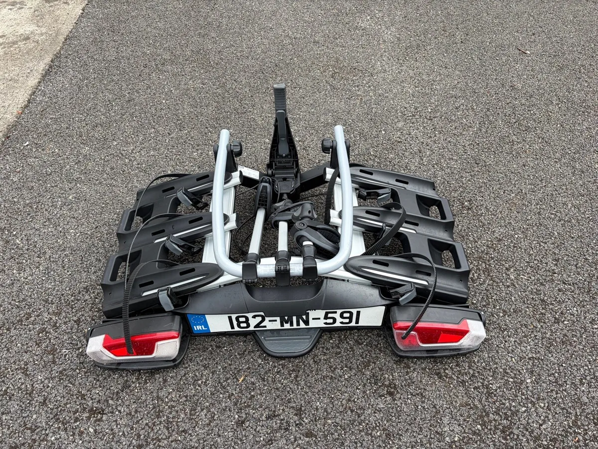 Thule 4 bike towbar rack tilting like new - Image 2