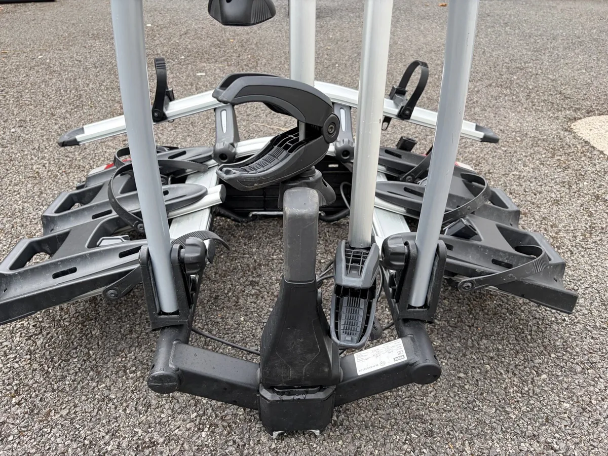 Thule 4 bike towbar rack tilting like new - Image 3