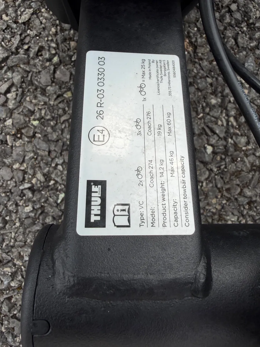 Thule 4 bike towbar rack tilting like new - Image 4