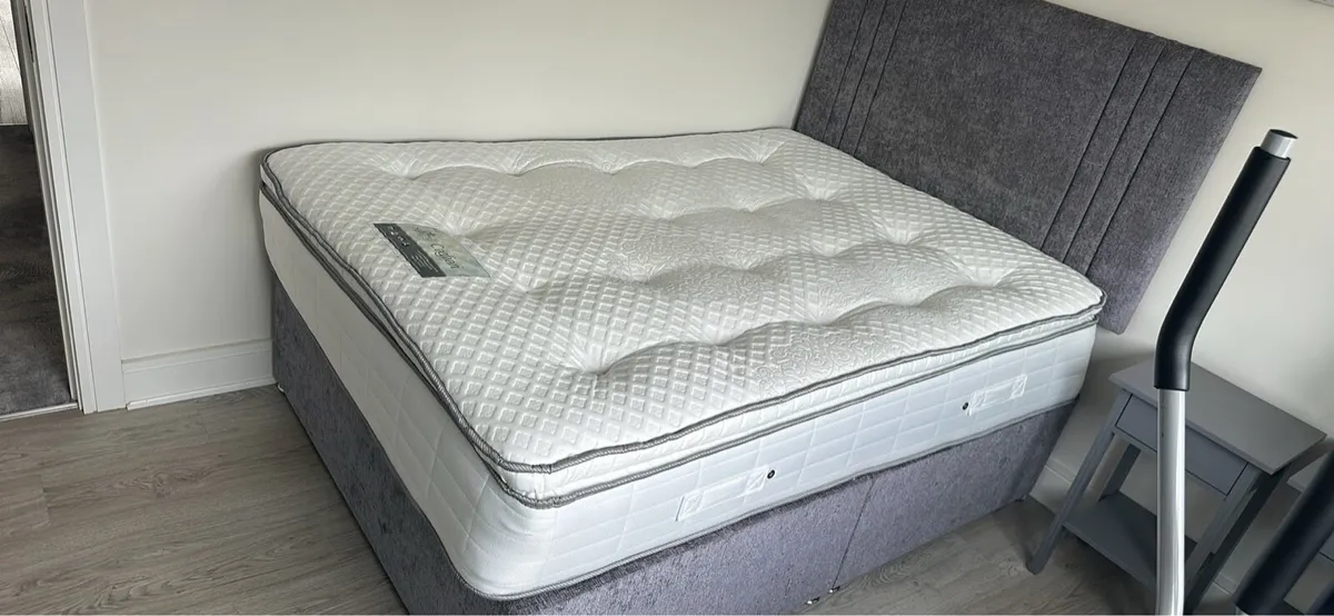 Double bed and lockers - Image 1