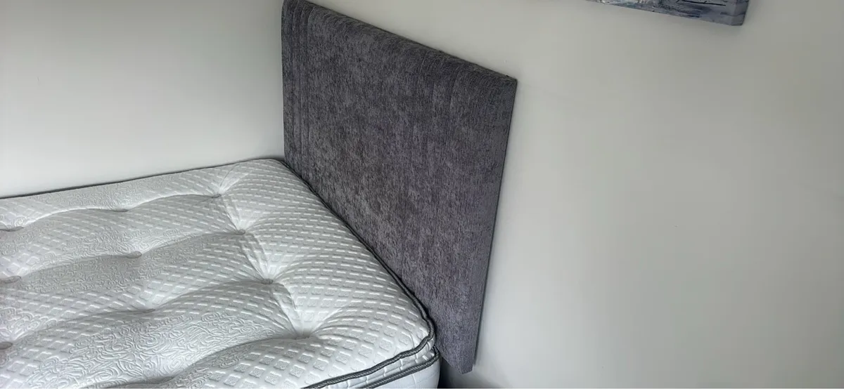 Double bed and lockers - Image 3