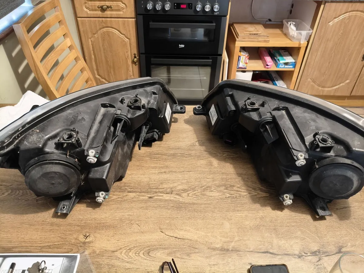 Mk3 Volkswagen Caddy Facelift Headlights - Image 2