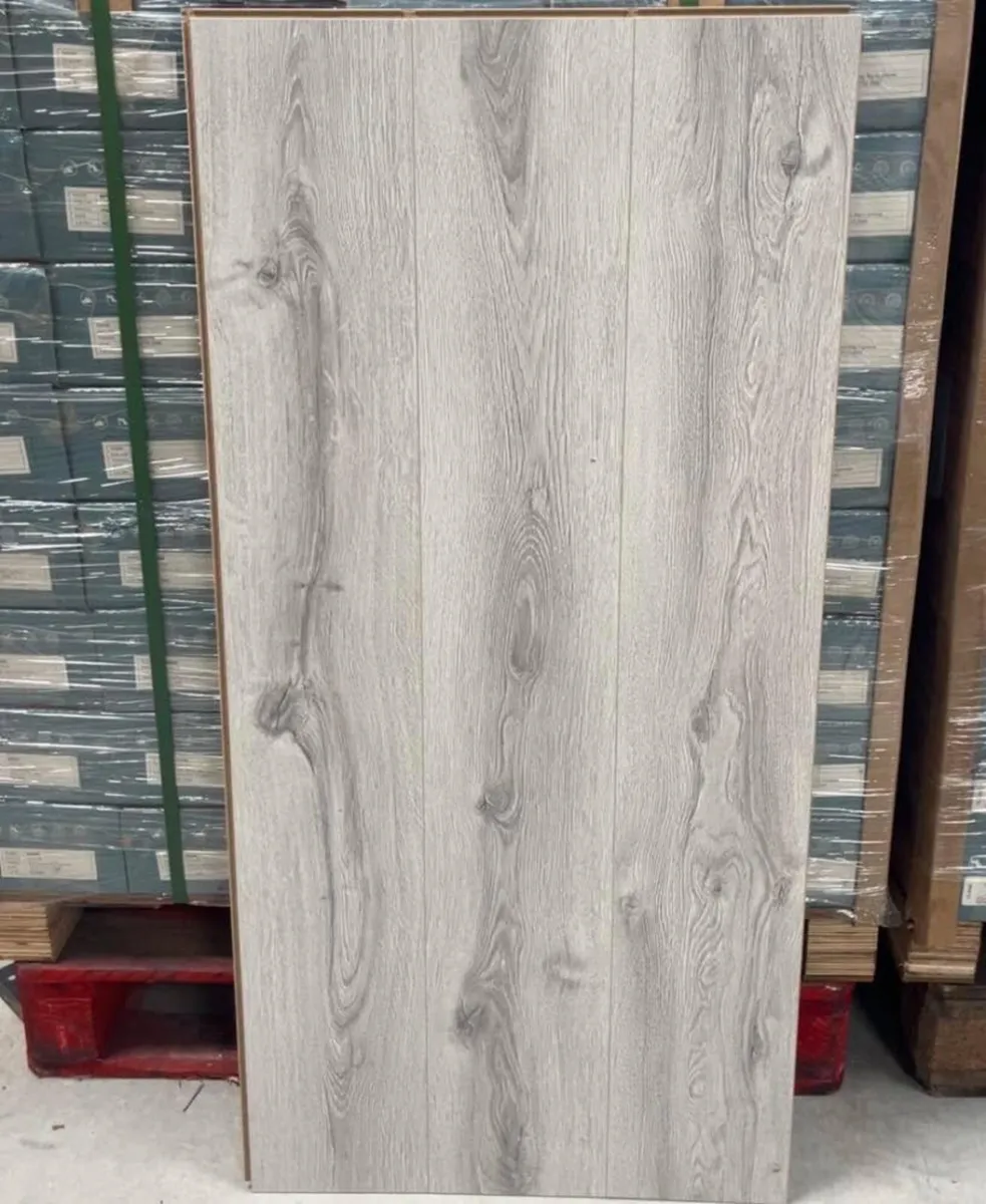New 8mm Laminated Flooring FREE DELIVERY - Image 1