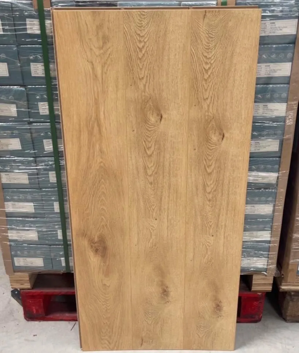 New 8mm Laminated Flooring Free Delivery - Image 3
