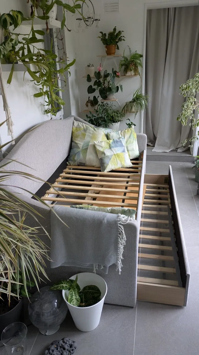 Day Bed - Image 1