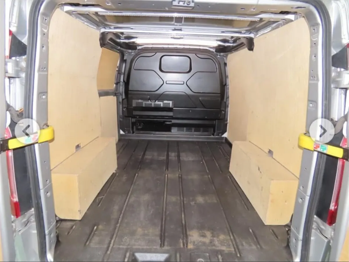 Ford Transit Custom 2023 - Image 2