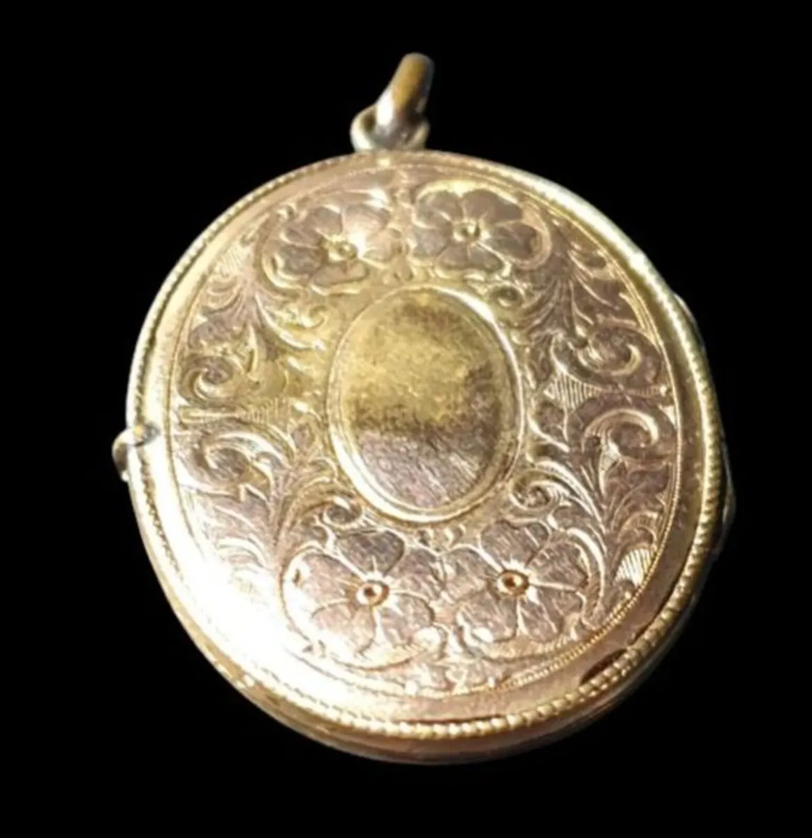 Large Antique Victorian 15ct Gold Engraved Locket - Image 4