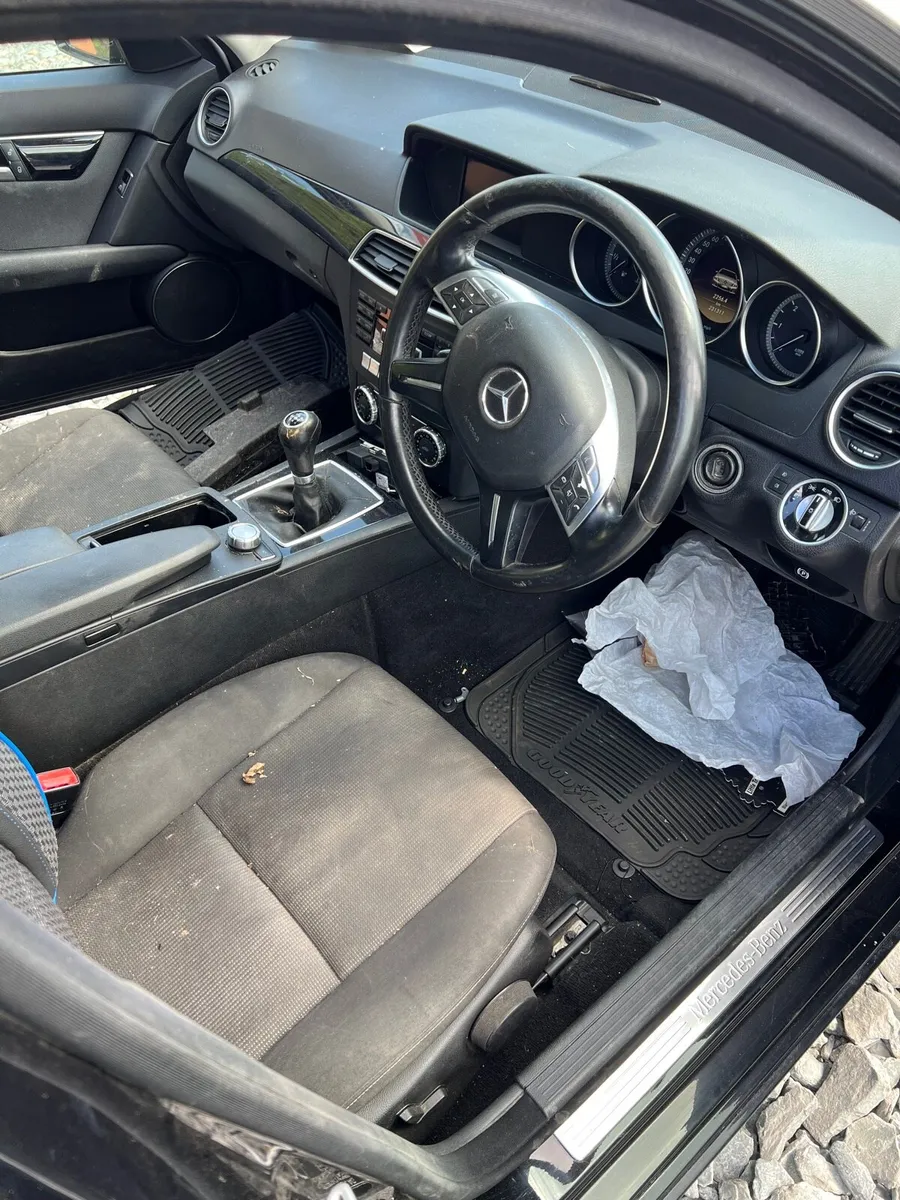 Breaking Mercedes c200 2012 w204 651 197 - Image 2