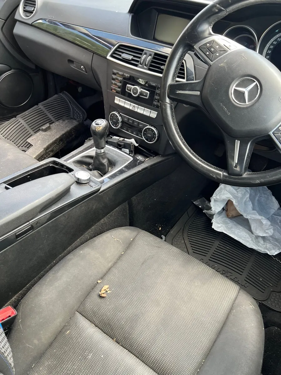 Breaking Mercedes c200 2012 w204 651 197 - Image 4