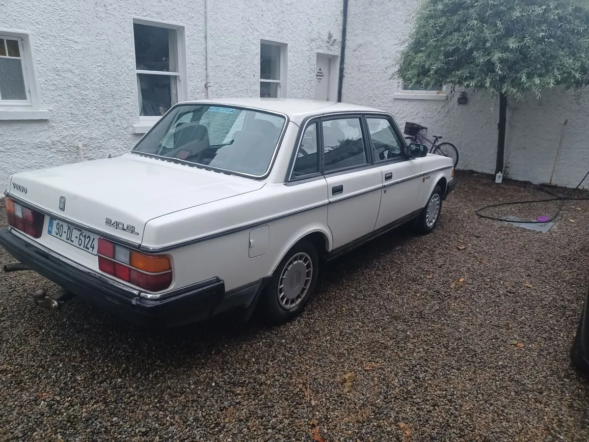Volvo 240 Series 1990 - Image 1