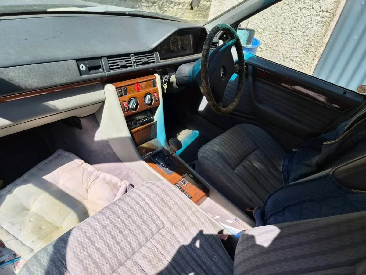 Mercedes 300d  mercedes e230 - Image 3